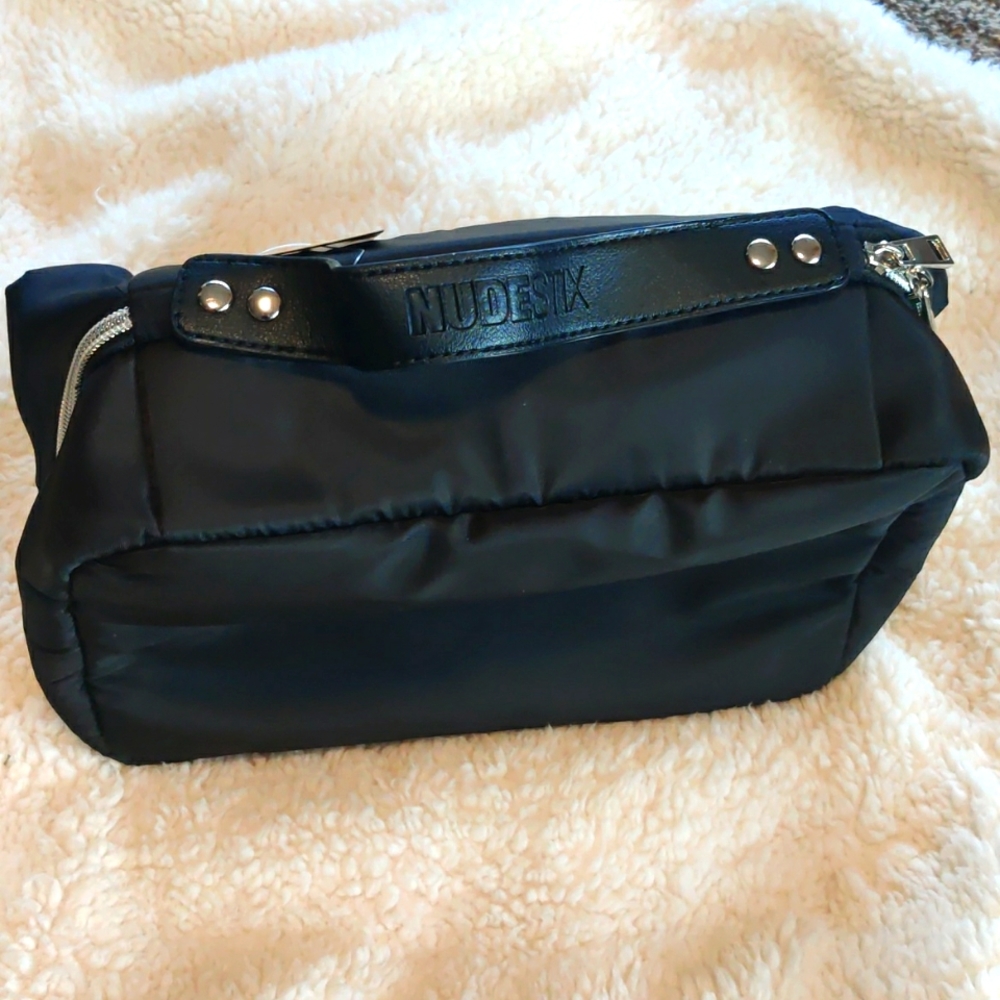 NUDESTIX hanging cosmetics case